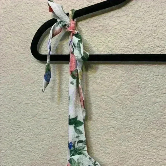 Floral tie strap Old Navy Tank sz 2x plus size flowers flowy smocked summer - Picture 3 of 6